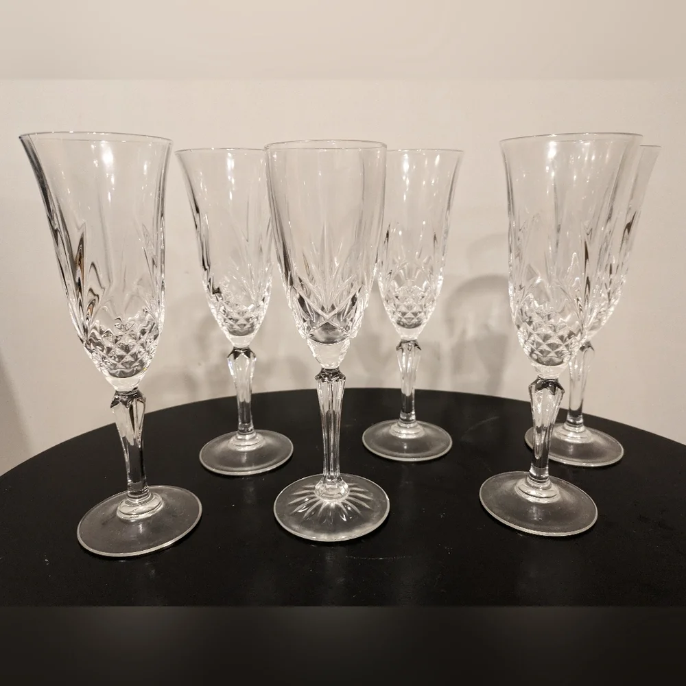 Set of 6 crystals wine hand blown.